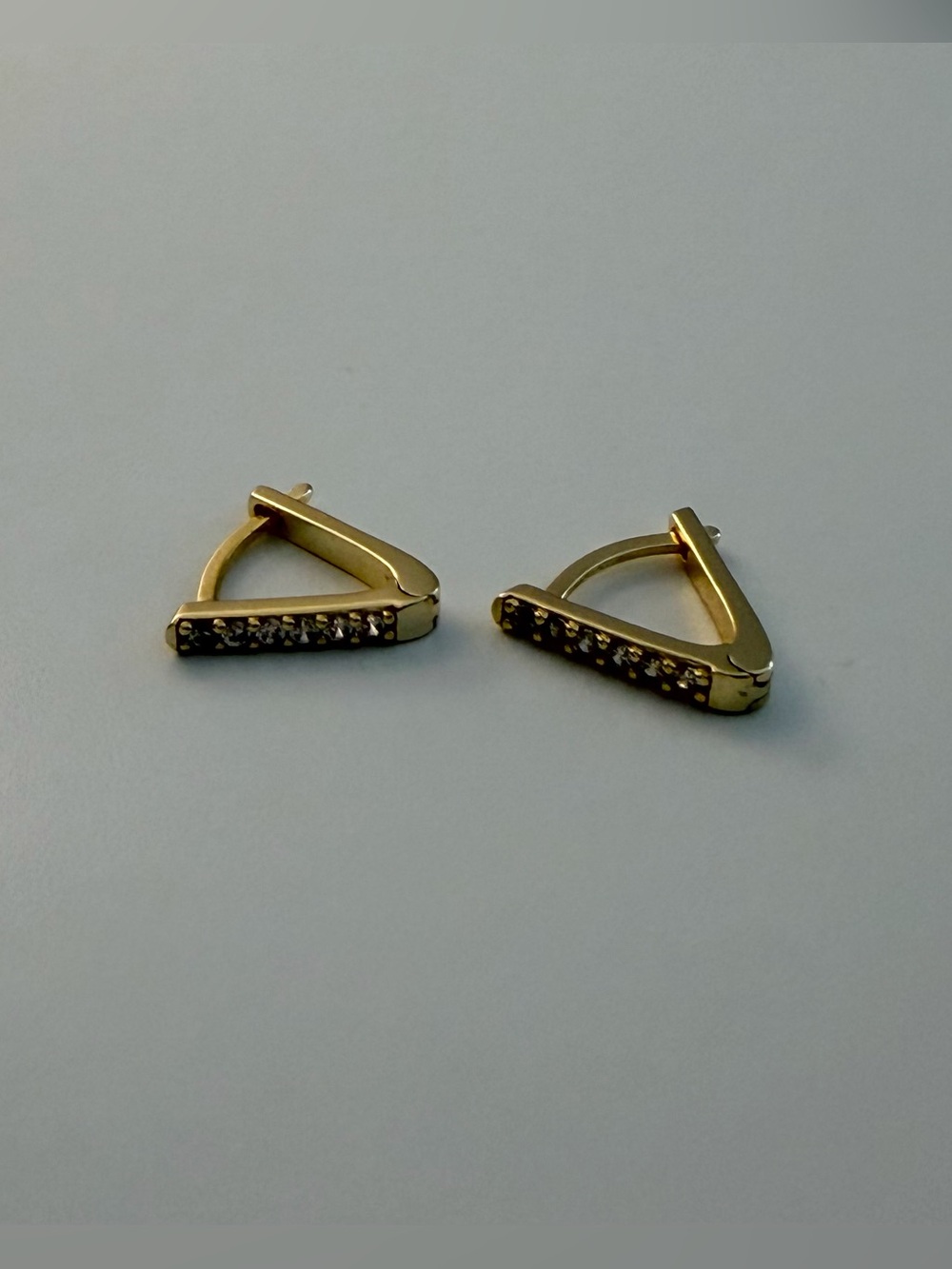 NWOT Pavoi Gold Huggie Earrings